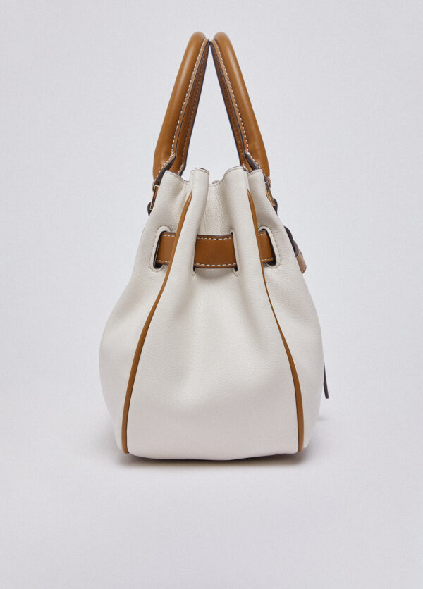 Bolsa pequena com fivela