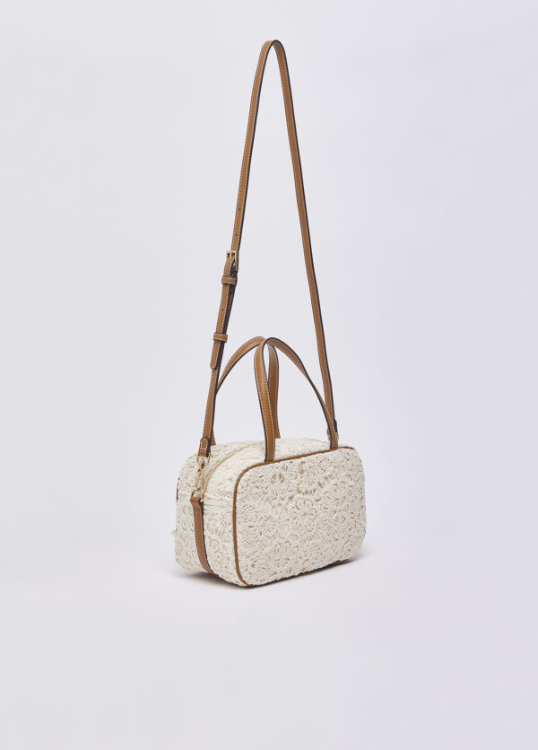 Bolsa bowling média com detalhes em renda