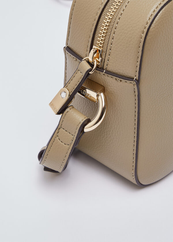 Bolsa média a tiracolo
