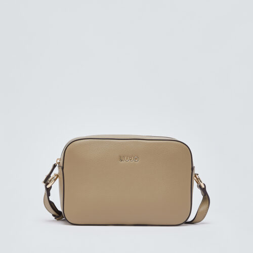 Bolsa média a tiracolo