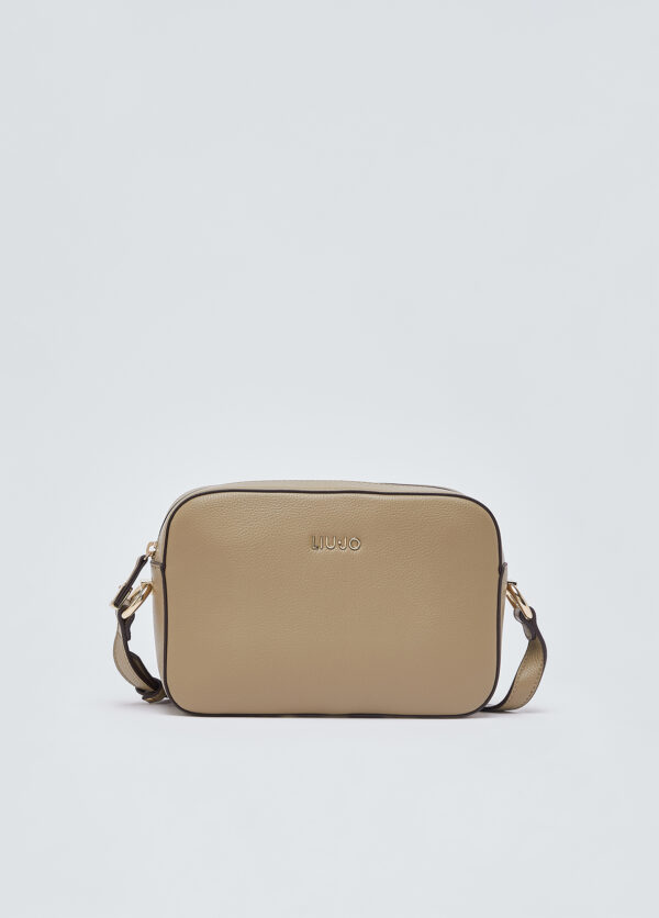 Bolsa média a tiracolo